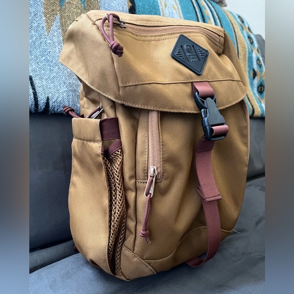 United By Blue (R)evolution™ 9L Sidekick Backpack - Picture 4 of 6